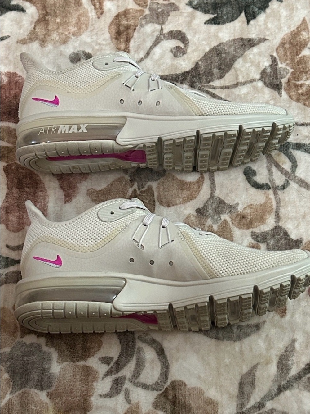 Nike Women's Air Max Sequent 3 Running Shoes. Gray and Pink EUC SIZE 7.5 - Picture 3 of 7